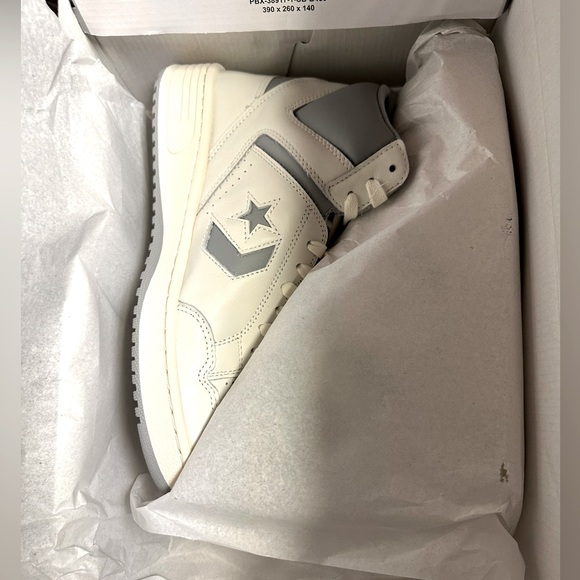 Converse - Picture 1 of 2